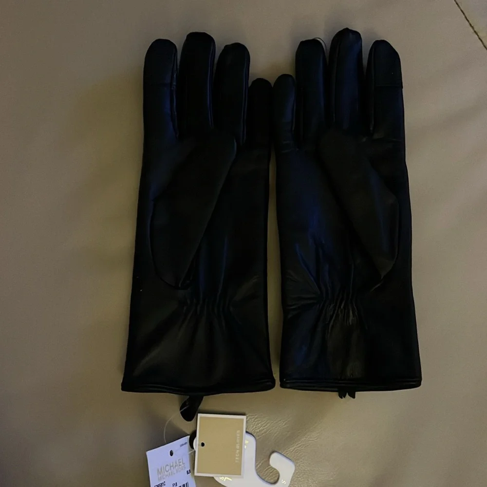 MICHAEL KORS WOMANS BLACK LEATHER QUILTED GLOVES / SIZE S / NWT